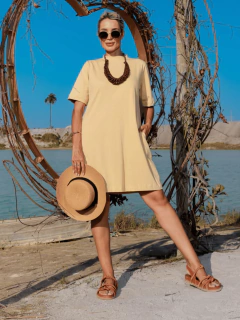 vestido manga curta acinturado modelagem evasê comprimento acima do joelho