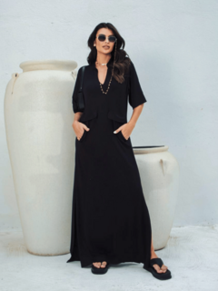 vestido longo com fendas laterais manga curta e bolsos gola v preto