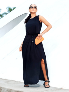 vestido longo regata com bolsos fenda na parte da frente e cordão de ajuste na cintura preto