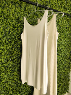 vestido sobreposto regata comprimento midi em algodão artesanal cor ofwhite textura elegante chic atemporal com fendas 