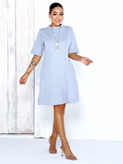 vestido manga curta acinturado modelagem evasê comprimento acima do joelho
