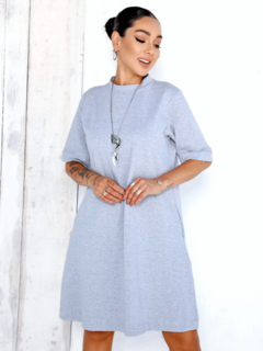 vestido manga curta acinturado modelagem evasê comprimento acima do joelho