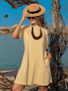 vestido manga curta acinturado modelagem evasê comprimento acima do joelho