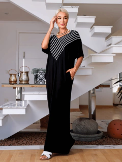 vestido longo manga morgeco preto com listras brancas com bolsos gola v 