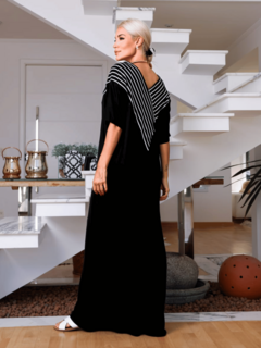 vestido longo manga morgeco preto com listras brancas com bolsos gola v 