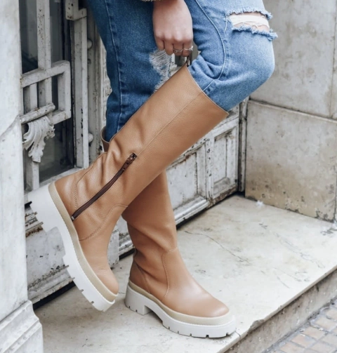 BOTINETA DE CUERO CAÑA ALTA