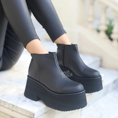 Bota de cuero base separada