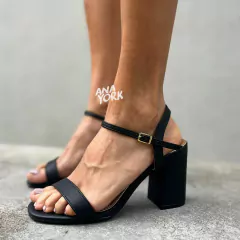 Sandalia taco medio pulsera