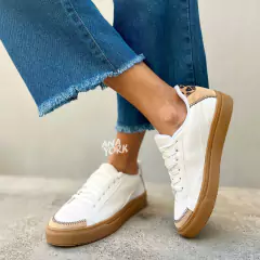 Zapatilla base baja recortes