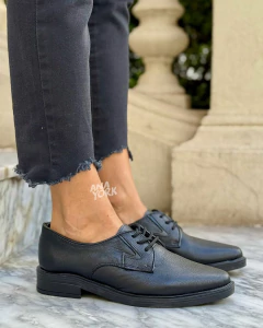 Zapato de cuero acordonado