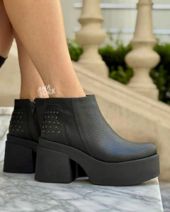 Botineta plataforma tachas talon en internet
