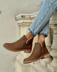BOTA DE CUERO CON CIERRES - ANA YORK