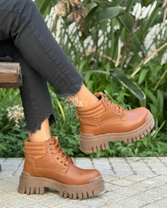 Borcego de cuero base dentada - comprar online