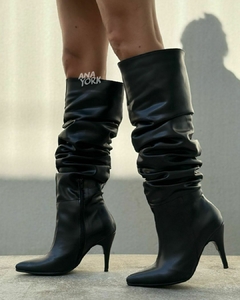 Bota caña alta pliegues taco fino - comprar online