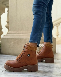 Borcego de cuero acordonado liso - comprar online