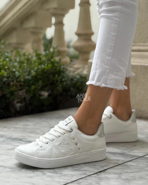 ZAPATILLA APLIQUE STRASS Y TACHA - comprar online