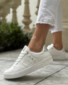 ZAPATILLA APLIQUE STRASS Y TACHA - ANA YORK