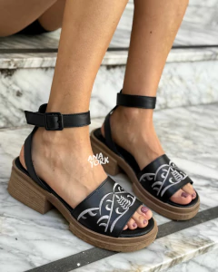 Sandalia de cuero pulsera bordada - comprar online