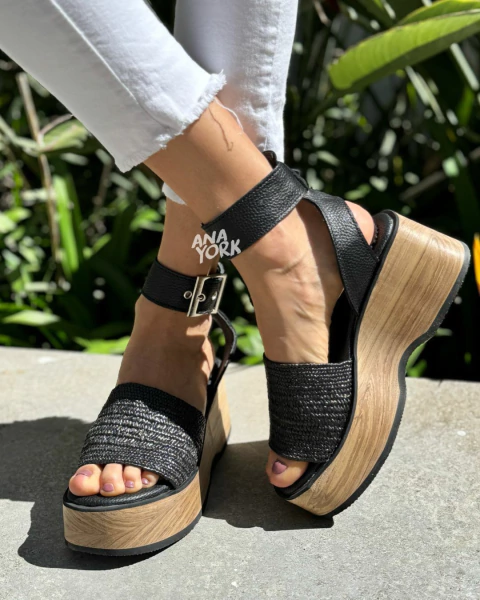 Sandalia de cuero base eva tira labrada - comprar online