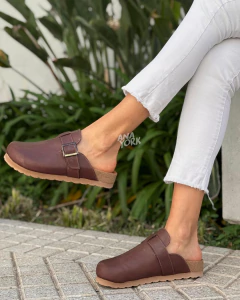 zueco de cuero hebilla - comprar online