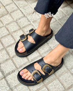 Zueco de cuero dos tiras hebilla - ANA YORK