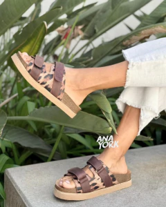 Zueco de cuero abrojo - comprar online