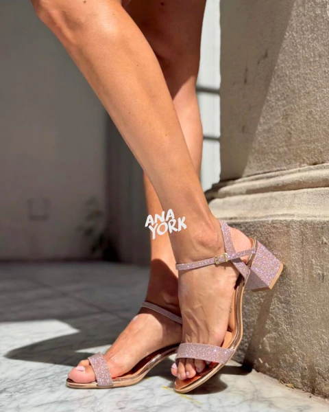 Sandalia taco bajo glitter - comprar online