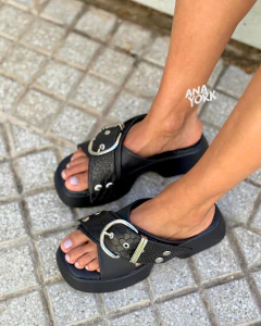 zueco de cuero tiras cruzadas combinadas en internet