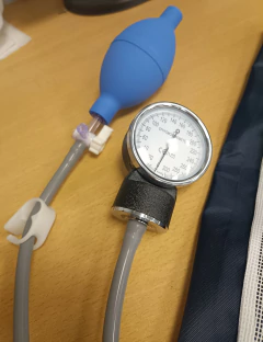 PRESURIZADOR REUSABLE X 1000 ML CON MANOMETRO RELOJ PHARMACARE - comprar online