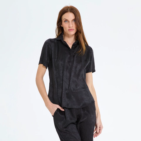 BLUSA TIPO CHOMBA BRUNETTA SEDA ARRUGADA NEGRA