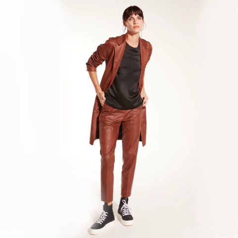 PANTALÓN TOMASSA ELASTIZADO SIMIL CUERO TIPO SERPIENTE HABANO