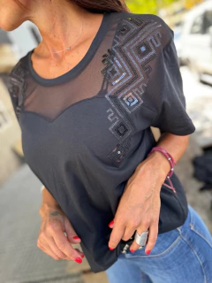 Reme Dakota, escote corazon de tul. Diseño suelto 6, 7, 8. - comprar online