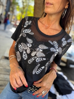 Remera Cata, escote corazon de tul. Diseño suelto 6, 7, 8. - comprar online