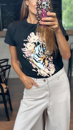 REMERA MEIME TIGRE FLORES - comprar online