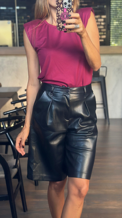 MUSCULOSA CON HOMBRERAS