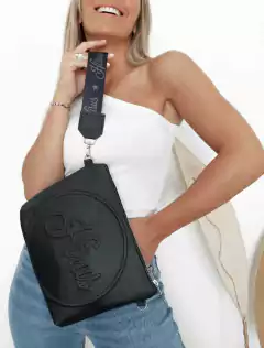 Sobre Valquiria Negro - comprar online