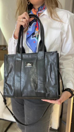 Tote Joaquina Negro en internet