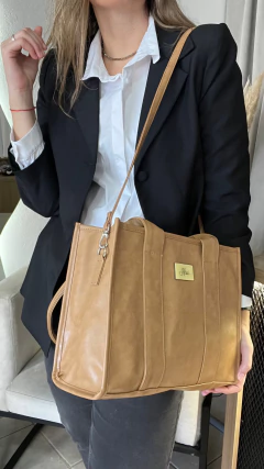 Tote Joaquina Suela - HIRUS