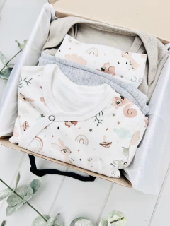Ajuar Animalitos Beige - Ajuar de Nacimiento y Box Regalo para Bebés | Baby Box 