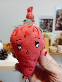 NIÑA FRUTILLA CON FRUTILLA - comprar online