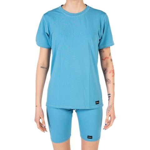 CAMISETA CORTA Y CALZA PROTECCIÓN SOLAR UV CELESTE AERO