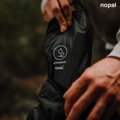 CAPA DE LLUVIA IMPERMEABLE NEGRO
