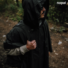 CAPA DE LLUVIA IMPERMEABLE NEGRO - comprar online