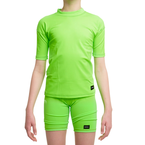 CAMISETA CORTA Y SHORT PROTECCION SOLAR UV VERDE FLUO