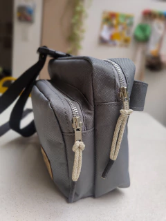 Riñonera Grande Gris - un pez soluble