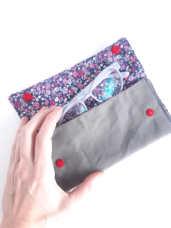 Cartuchera/Portanteojo Alicia - un pez soluble