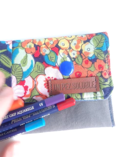 Cartuchera/Portanteojo Flores - comprar online