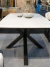 Mesa de comedor Cross (statuario) - Sillasdf