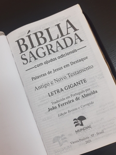 Biblia letra gigante com harpa - capa luxo elegance vermelha - Mundial Records Editora