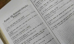 Biblia sagrada com ajudas adicionais capa dura media - caminho - Mundial Records Editora